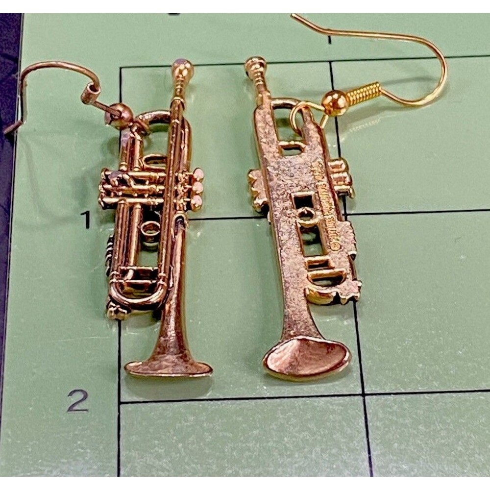 Vintage Trumpet Dangle Earrings Goldtone 2 “, Future Primitive USA Music Lover - Picture 6 of 6